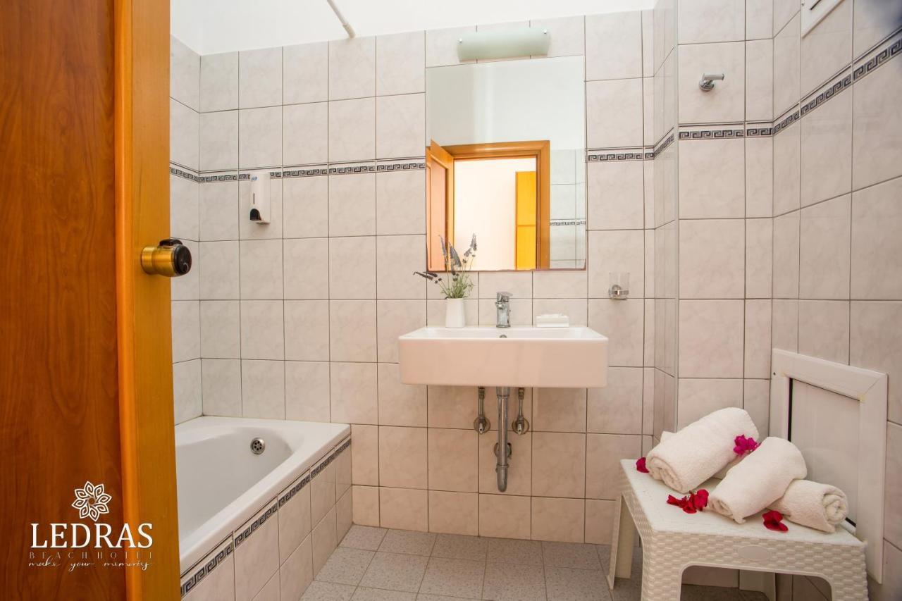 Hotel Ledras Gennadi Buitenkant foto