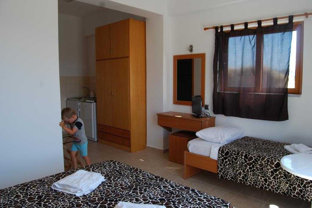 Hotel Ledras Gennadi Buitenkant foto